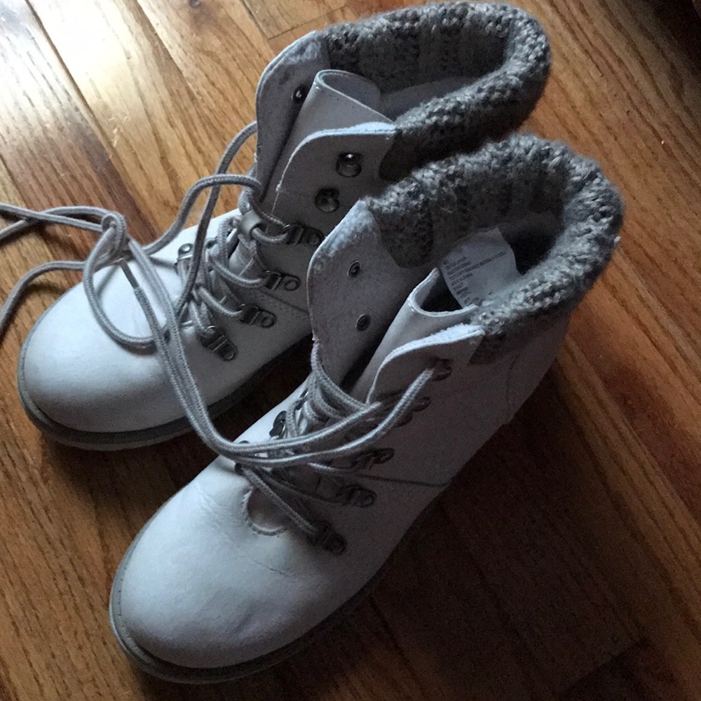 Cute gently used lace up boots with faux fur